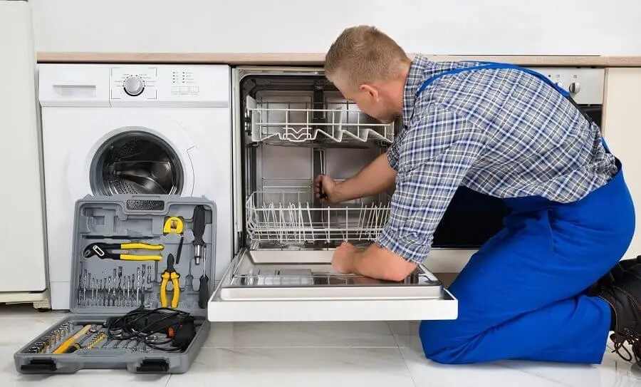 Nallıhan Hoover servisi teknisyen ekibi beyaz eşya tamiri yaparken